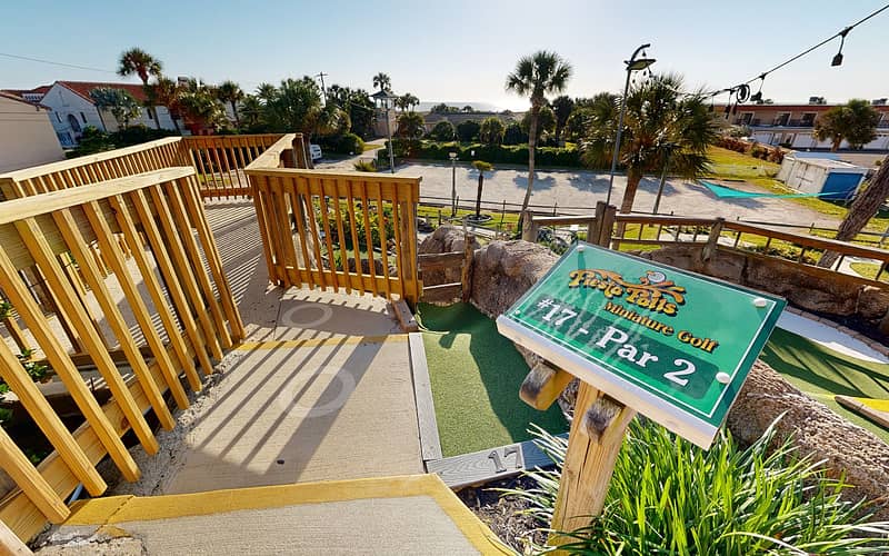 The tee at Hole 17